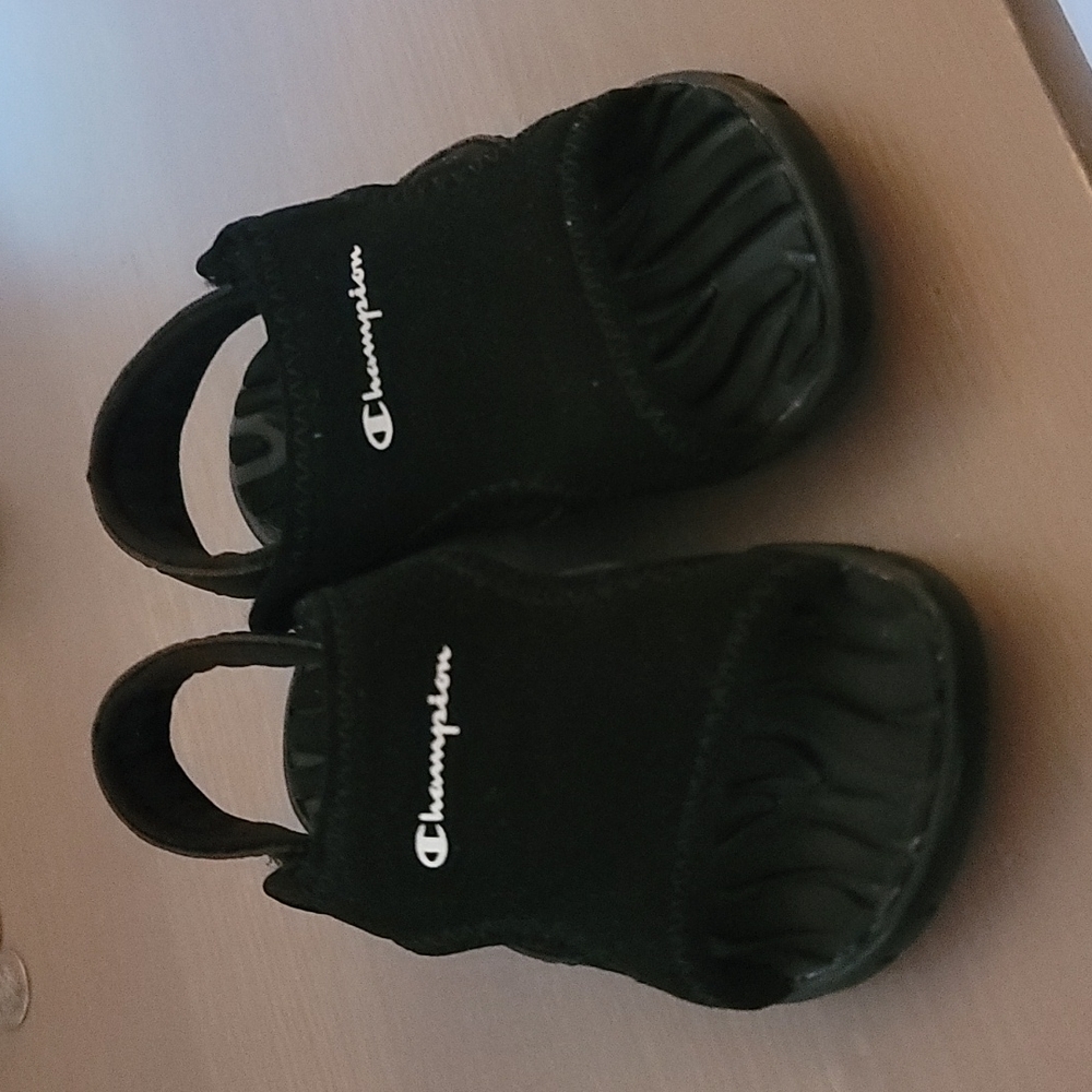 STUNNING CHAMPION VELCRO SANDALS
